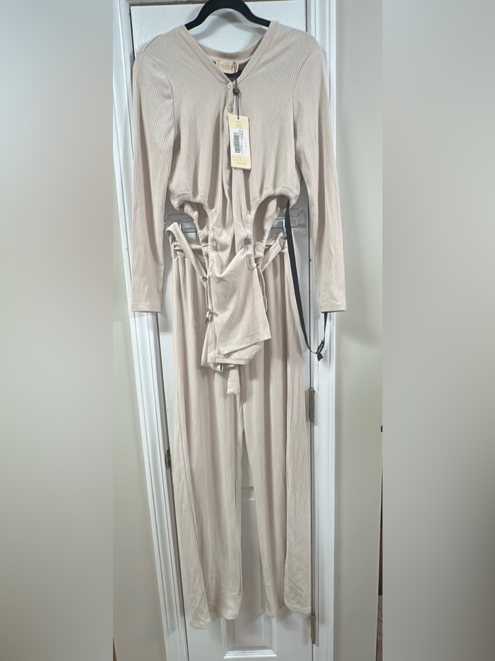 Club L London NRibbed Beige top and pant set. (See las pic for small hole (mix31